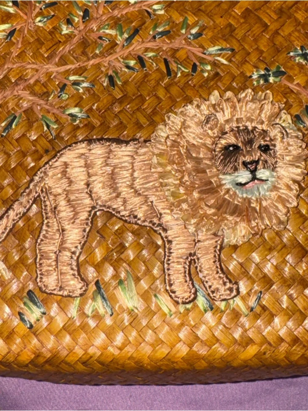 Woven Lion Embroidered Purse - Picture 3 of 9